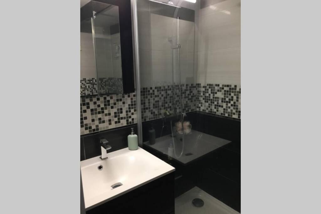 مارسيلان Appartement Cosy Dans Residence Sur Le Port De Marseillan المظهر الخارجي الصورة